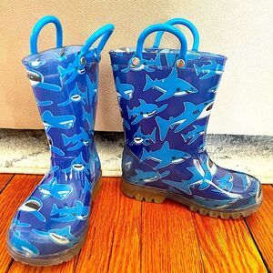 Cruz Kiks Blue Shark Rubber Rainboots Size 7